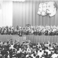 15. Juni 1971 - VIII. Parteitag der SED. Zu einem der Höhepunkte am Eröffnungstag gestaltete sich die im Originalton übertragene Grußbotschaft der 'Salut'-Besatzung an den Parteitag, die von den Anwesenden stürmisch bejubelt wurde.
