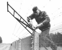 3. Januar 1990 - Pioniere der Grenztruppen der DDR begannen in Horst (Bezirk Schwerin) mit dem Abbau von Grenzsicherungsanlagen zwischen der DDR und der BRD.