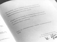Gesetz zur Ergänzung und Änderung der Verfassung der DDR vom 7.10.1974, verkündet am 27.9.74 durch den Vorsitzenden des Staatsrates, Willi Stoph.