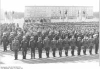 29.8.85 Truppenbesuch Erich Honecker im Jagdfliegergeschwader 'Fritz Schmenkel' mit mehr als 2000 Angehörigen aller Waffengattungen und Dienste der Luftstreitkräfte-Luftverteidigung.