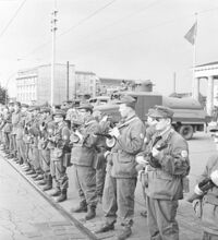 Kampfgruppen in Berlin während der Vorbereitungen zum Mauerbau am 13. August 1961.